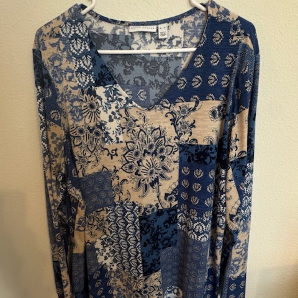 Women's v-neck tunic top